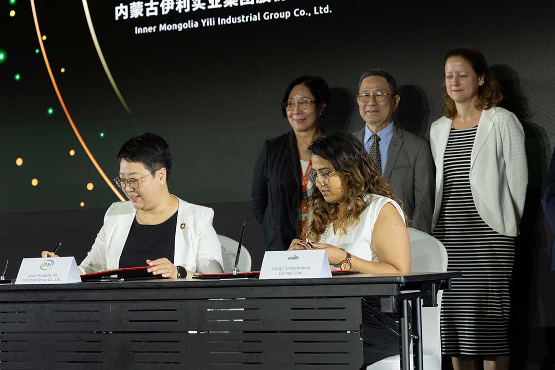11 Nov - Yili Agreement Signing 10