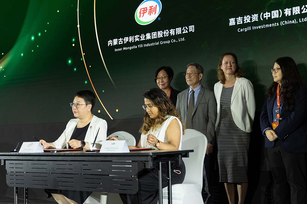 11 Nov - Yili Agreement Signing 9